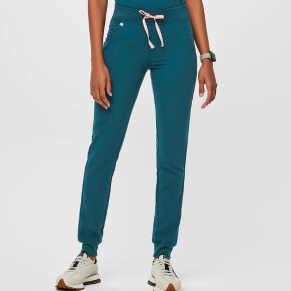FIGS Zamora jogger